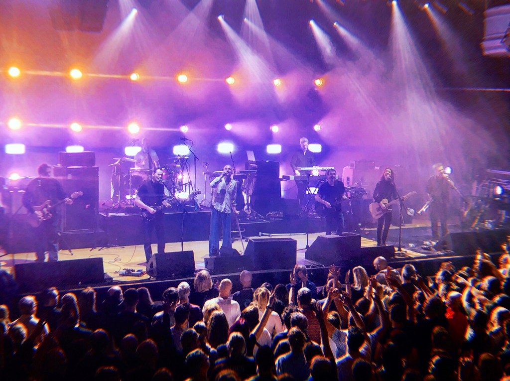 REVIEW: James – Victoria Hall, Stoke (15/03/2019)